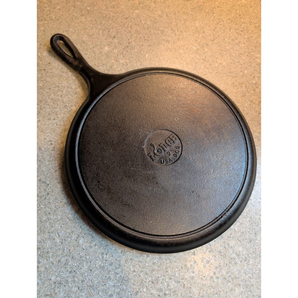 Lodge Cast Iron Flat Round Griddle Skillet Pan 10.5” USA Kitchen Campfire 90G - Picture 3 of 4